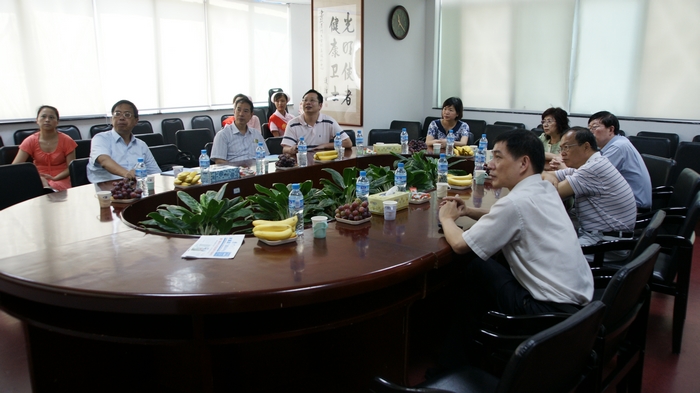 2010年9月15日上海商投集團(tuán)王董、沈董蒞臨我院參觀！