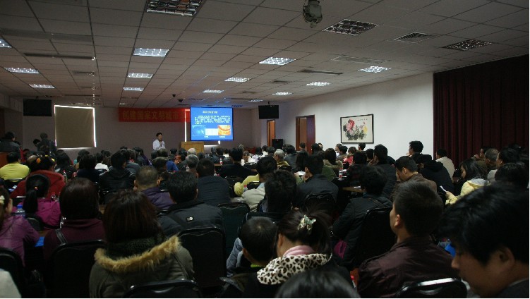 眼科中心專家為干眼俱樂(lè)部患者做免費(fèi)講座